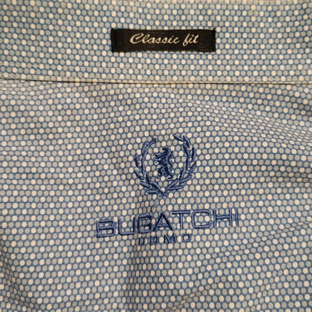 Button down - Picture 3 of 4